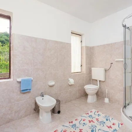 2 Bedroom Cozy In Labin Apartment *