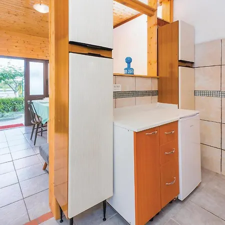 2 Bedroom Cozy In Labin
