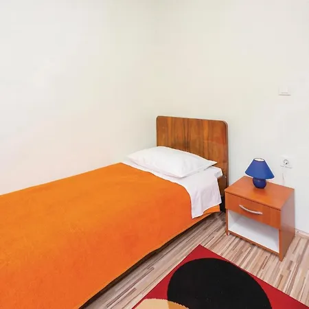 2 Bedroom Cozy In Labin *